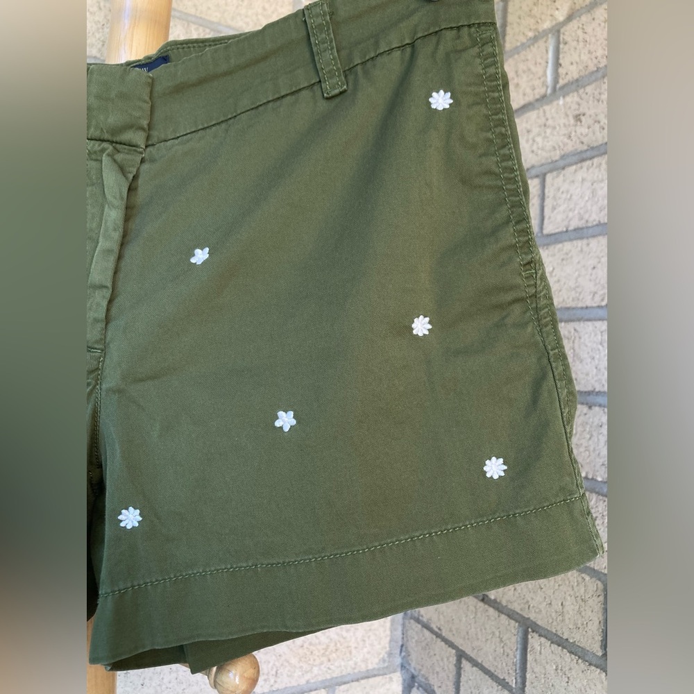 J Crew Green Chinos White Embroidered Flowers All Over Daisy Cotton Shorts - Picture 4 of 17